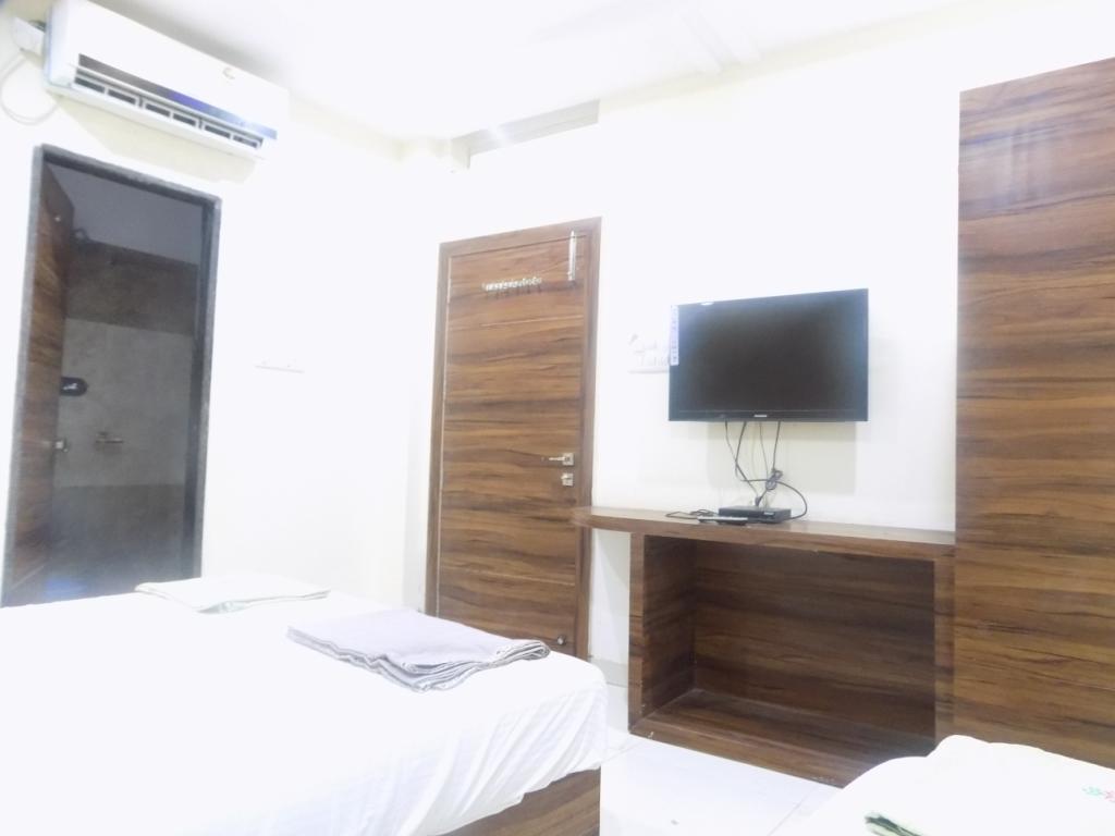 Hotel Tathastu 乌贾因 外观 照片