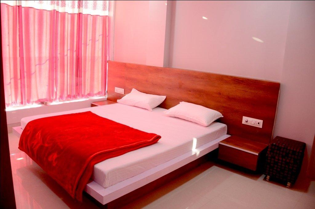 Hotel Tathastu 乌贾因 外观 照片
